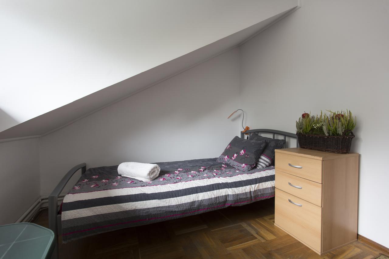 Rent0Nline Brwinow Rooms Eksteriør billede