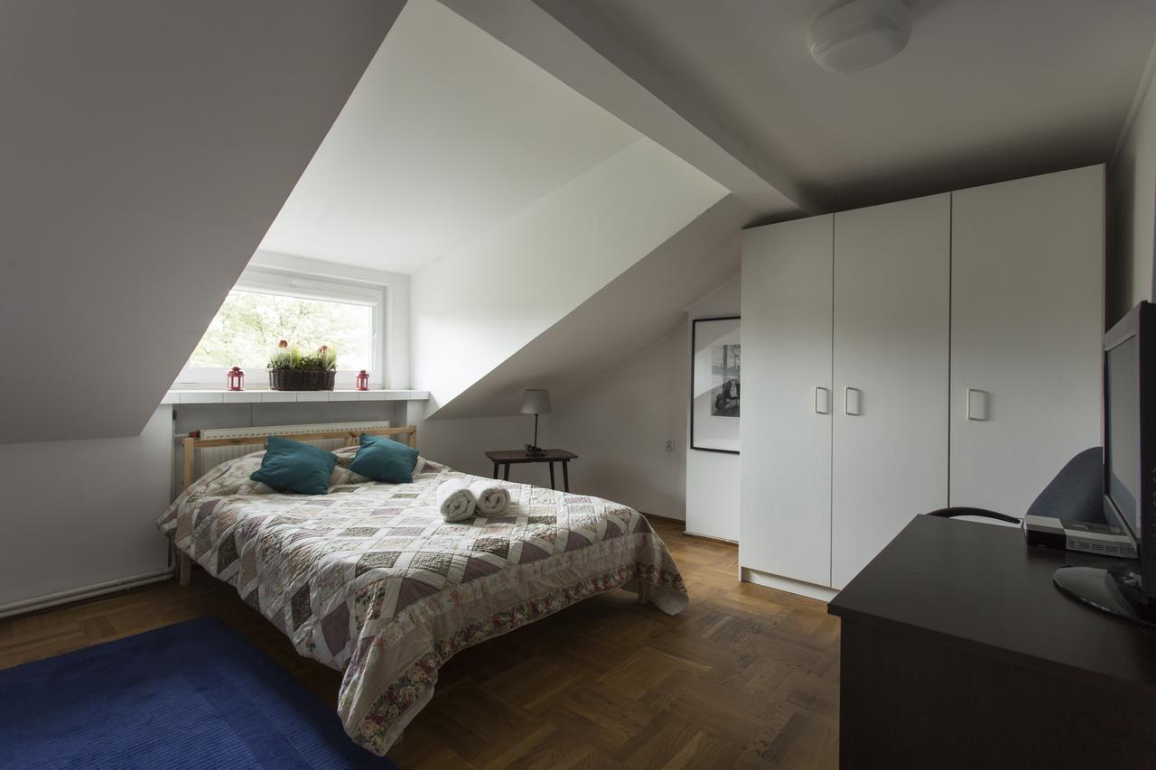 Rent0Nline Brwinow Rooms Eksteriør billede
